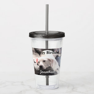 Foto eines Niedlichen, müde weißen Hundes mit best Acryltrinkbecher