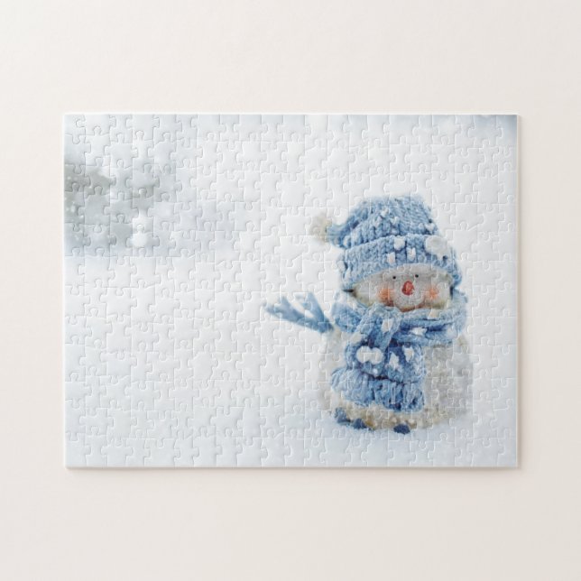 Foto eines Niedlichen Schneemanns im Winter - Weih (Horizontal)