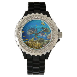Foto eines tropischen Fisches auf einem Armbanduhr
