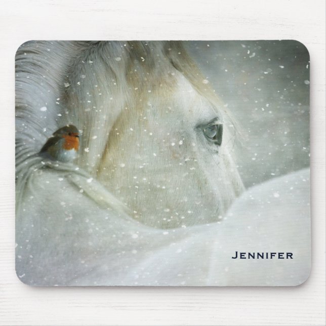 Foto eines Weißen Pferdes und Vogels im Winter Mousepad (Vorne)