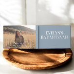 Foto Elegant Bat Mitzvah Gästebuch<br><div class="desc">In unserem Bat Mitzvah Gästebuch mit der Überschrift "Bat Mitzvah" in elegantem Serif-Schriftart, schön in realer Folie geprägt. Das minimalistisch gestaltete Hotel besticht durch seine zentrale Lage.</div>