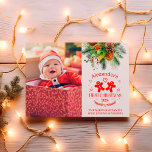 Foto Elegant Floral Baby's First Christmas Feiertagskarte<br><div class="desc">Feiern Sie mit einer Touch von Eleganz und Charme das erste Weihnachtsfest Ihres Babys! Unsere Foto Elegant Floral Baby's First Christmas Holiday Postcard ist so konzipiert, dass sie den Zauber dieses besonderen Meilensteins erfassen kann. Atemberaubendes Blumendesign: Schöne, handgezeichnet Blumenmotive umrahmen das Foto Ihres Babys und sorgen für eine zeitlose und...</div>