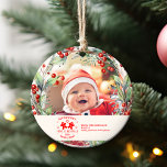 Foto Elegant Floral Baby's First Christmas Ornament<br><div class="desc">Die Magie des ersten Weihnachtsgeschehens deines Babys mit einem Sake erstrahlen lassen, der den Baum noch Jahre lang schmücken wird. Unser Foto Elegant Floral Baby's First Christmas Ornament ist eine schöne Mischung aus Eleganz und Sentimentalität, perfekt um diesen besonderen Meilenstein zu feiern. Elegantes Blumendesign: Intrikierte, handgezeichnet Blumenmotive umrahmen das Foto...</div>