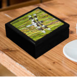 Foto Erinnerungskiste<br><div class="desc">Für Naturliebhaber! In dieser hölzernen Geschenkboxen können Sie Schmuck, Schmuck und andere kleine Seescheibe mit Keramik-Kacheln aufbewahren, die das Foto eines gemeinsamen Whitetail-Libellen, auch bekannt als Langschwänzchen-Skimmer, darstellen. Wählen Sie Ihre Geschenkboxen und Farbe. Ein tolles Geschenk für diejenigen, die Libellen sammeln!</div>