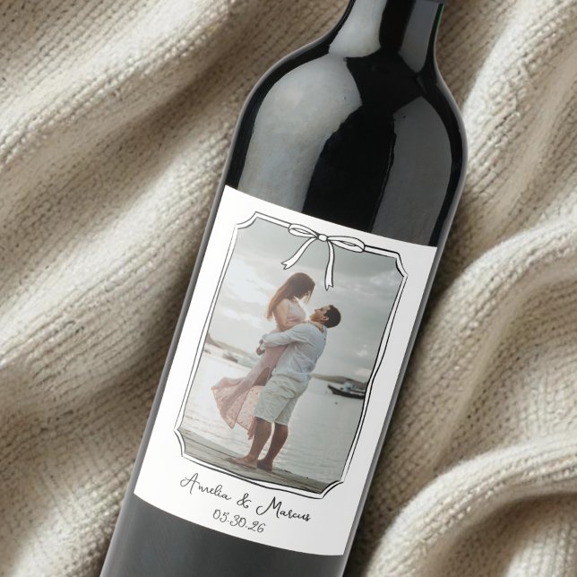 Foto für benutzerdefinierte Verlobung mit Bow-Rahm Weinetikett (Custom wine label with photo & bow design, perfect for weddings or engagements. Personalize now!)