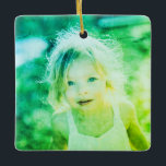 Foto für einfache Kinder Keramikornament<br><div class="desc">Einfach geilen und anpassen mit Ihren eigenen Bildern dieses Custom Simple Kids Foto grüne Weihnachtsläufer Keepake Keramik Ornament. Fügen Sie ein beliebiges individuelles Foto-Format hinzu: Vertikales Portrait, Horizontallandschaft, quadratisch geformt. Schaffen Sie sich Ihr eigenes einzigartiges Foto für Familie, Kinder, Großeltern, Freunde. Entwerfen Sie Ihre eigene Feriendekoration, Auto-Dekoration, Auto-Dekoration, machen Sie...</div>