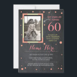 Foto Geburtstag Vintager Stil Chalk Rosa Einladung<br><div class="desc">Fügen Sie Ihr Foto zu diesem Vintagen Chalk laden. Erhöhe jedes Alter. Rückdruck im Lieferumfang enthalten.</div>