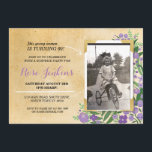 Foto Geburtstagsparty Lila Floral Vintag Einladung<br><div class="desc">Fügen Sie Ihr Foto zu diesem Vintagen Stil Blumenladen. Erhöhe jedes Alter. Rückdruck im Lieferumfang enthalten.</div>