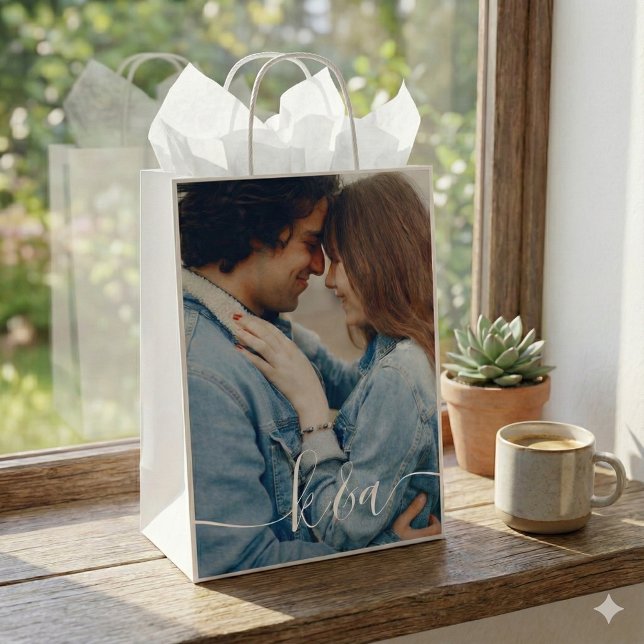 Foto-Geschenktasche Mittlere Geschenktüte (These beautiful personalized gift bags would make perfect bridal shower or thank you bags! )