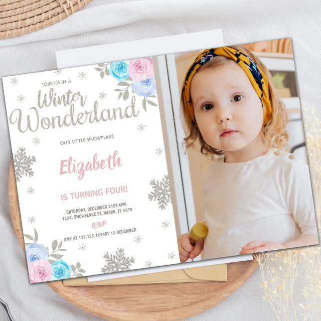 Foto Glitzer Winter Wonderland Geburtstag Einladung (Floral Photo Glitter Winter Wonderland Birthday Invitation)