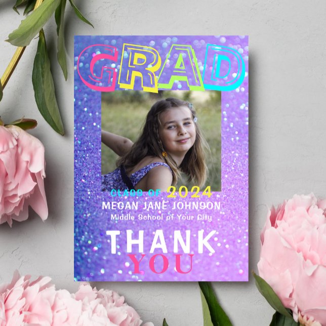 Foto Graduate Girl 8. Grad Typografie Dankeskarte (Von Creator hochgeladen)