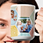 Foto Hexagon | Vierfarbiges Muster - BildCollage Kaffeetasse<br><div class="desc">Hübsche Pastelle in einem sechseckigen Quiltmuster mit einem Platz für 4 hübsche Bilder,  um diese Tasse für Eltern,  Großeltern,  Eltern von Haustieren oder hübsch viele andere auf Ihrer Geschenkliste anpassen zu können.</div>