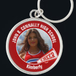 Foto High School Spirit Schlüsselanhänger<br><div class="desc">Dieses coole,  kundenspezifische Highschool Cheerleader Foto Geschenk zeigt eine weiße Typografie Ihres Teams und Spielernamen auf einem roten Schlüsselanhänger mit einem fröhlichen Megaphon. Personalisieren Sie sich mit dem Foto Ihres Schülers und das Klassenzjahr als stolze,  aufregende Eltern. Ein tolles Geschenk für eine Mutter oder einen Vater.</div>