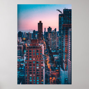 FOTO HOCHRISIENDER GEBÄUDE MIT BLAU UND PINK SK POSTER