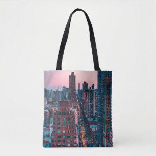 FOTO HOCHRISIENDER GEBÄUDE MIT BLAU UND PINK SK TASCHE