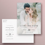 Foto Hochzeit Speichern Sie das Datum Postkarte<br><div class="desc">Dieses schlichte, stilvolle moderne Foto Save the Date einer Hochzeitspostkarte bietet eleganten schwarzen Text auf der Vorderseite mit einer "SAVE THE DATE" Nachricht über Ihren Namen, Datum und Hochzeitsort. Auf der Rückseite können Sie entscheiden, die Zeilen für die Informationen des Empfängers zu löschen, wenn Sie ein minimalistischeres Aussehen bevorzugen, etc....</div>