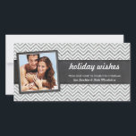 Foto HOLIDAY Retro Zickzack silberner Glitzer grau Feiertagskarte<br><div class="desc">Senden und extra besondere Nachricht mit Stil und Pizzazz in diesem Jahr... Personalisiert mit Ihren Details & Fotos werden sich meine modernen Urlaubsprodukte von den Grußfreuden abheben, die Ihre Freunde und Familie in dieser Saison erhalten werden, und ein besonderes Memento machen, das lange nach der Saison geschätzt wird. TIPP: 1....</div>