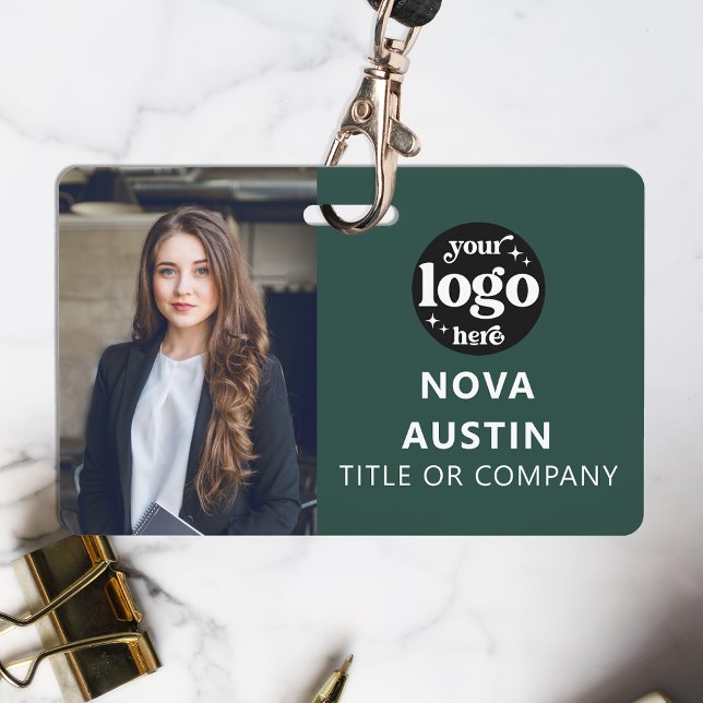 Foto-ID für Grüne Mitarbeiter mit QR-Code-Firmenlo Ausweis (Von Creator hochgeladen)