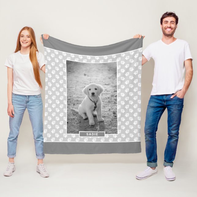 Foto Ihres Haustieres auf Grau mit Paws & Name Fleecedecke (Beispiel)