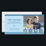 Foto-Karte Chanukkas Dreidel Feiertagskarte<br><div class="desc">Ein spinnendes dreidel zeigt Schienbein,  he,  gimel und Nonne auf dieser Chanukka-Fotokarte mit Ihrem eigenen Fotorecht oben. Der subtile Davidsstern Hintergrund erhöht Ihre personalisierte Mitteilung,  die durch einen anderen Davidsstern Betont wird. Verfügbar in den abwechselnden Farben mit zusammenpassenden Produkten.</div>