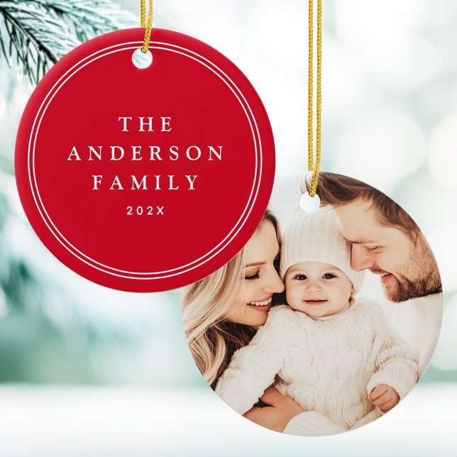 Foto Keramik Ornament (Family photo elegant border name year red ceramic ornament)