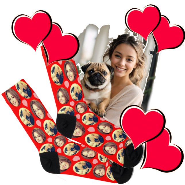 Foto Liebe Socken Wandern in Erinnerungen (Photo headshot  and pink hearts on red background socks.)