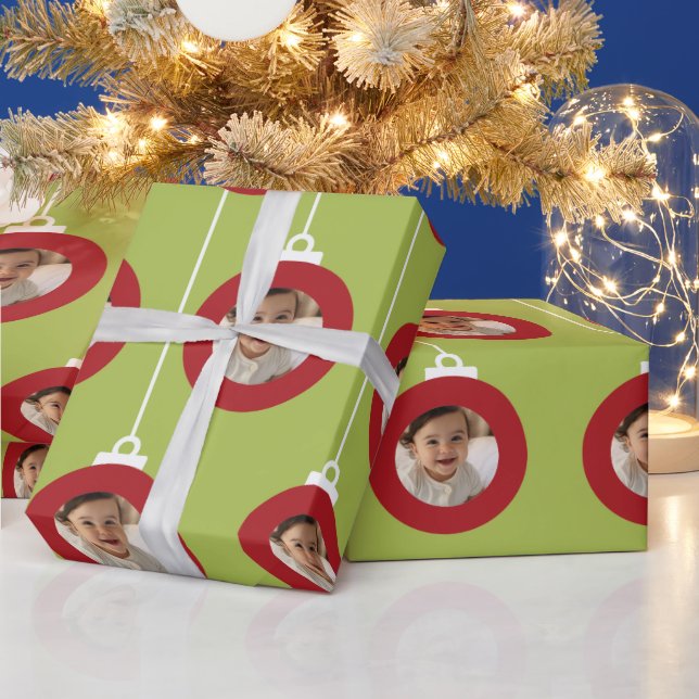 Foto "Lime Green and Red Christmas Ornaments Frame Geschenkpapier (Feiertage)
