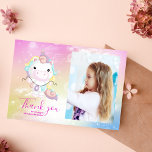Foto Magical Unicorn Rainbow Geburtstagsparty Dankeskarte<br><div class="desc">Mit unserer Foto Magical Unicorn Rainbow Birthday Party Dankeschön über Ihre Karte zum Ausdruck bringen. Das ist nicht nur eine Karte, sondern auch Ihr Tor, Ihren Gästen mit einer Touch von Launen und Charme zu danken. Egal, ob Sie für ihre Anwesenheit, Geschenke oder Wohlwünsche danken, diese Dankeschön-Karte verwandelt Dankbarkeit in...</div>