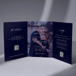 Foto minimalistisch Mitternachtsblaue Hochzeit in  Dreifach Gefaltete Ankündigung<br><div class="desc">Moderne minimale Typografie trendy dunkeldunkeldunkelmarineblau alles in einer Hochzeitseinladung mit 2 Fotos,  uAwg und Details mit dem Scannen von QR-Codes mit einem schicken angesagten Kalligraphieskript und dunklem Overlay.             Einfach mit ein oder zwei benutzerdefinierten Fotos und Gästeinformationen auf beiden Seiten personalisieren! Die Einladung eignet sich für klassische,  zeitgenössische Hochzeiten.</div>