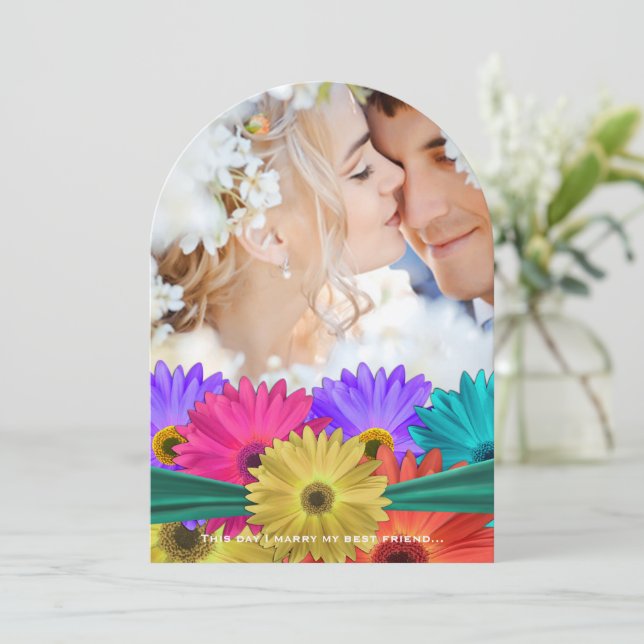 Foto Modern Bright Colorful Gerber Daisy Einladung (Stehend Vorderseite)