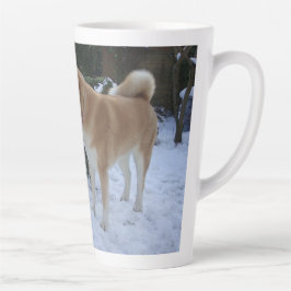 Foto niedlicher akita kissender Schneemann akita H Milchtasse