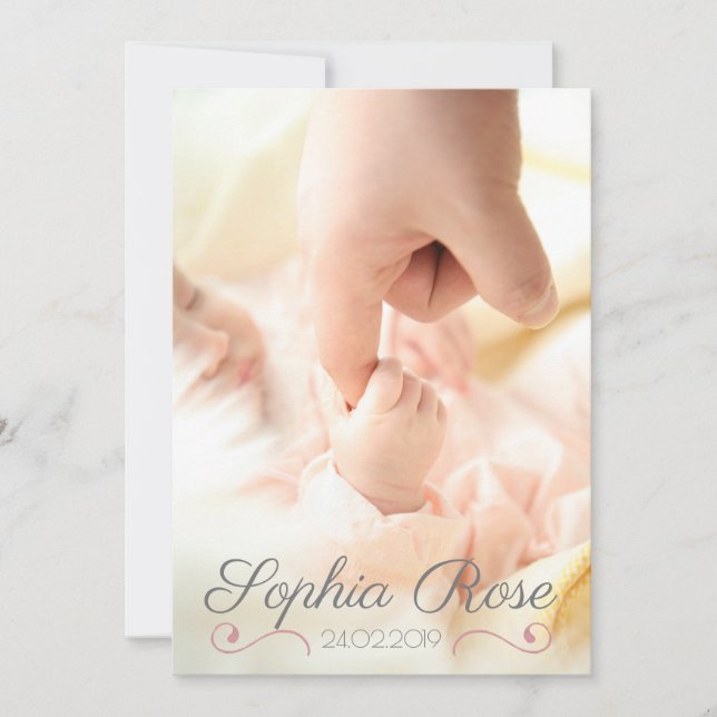 Foto Pink Swirl Script Baby Girl Birth Ankündigung (Vorderseite)