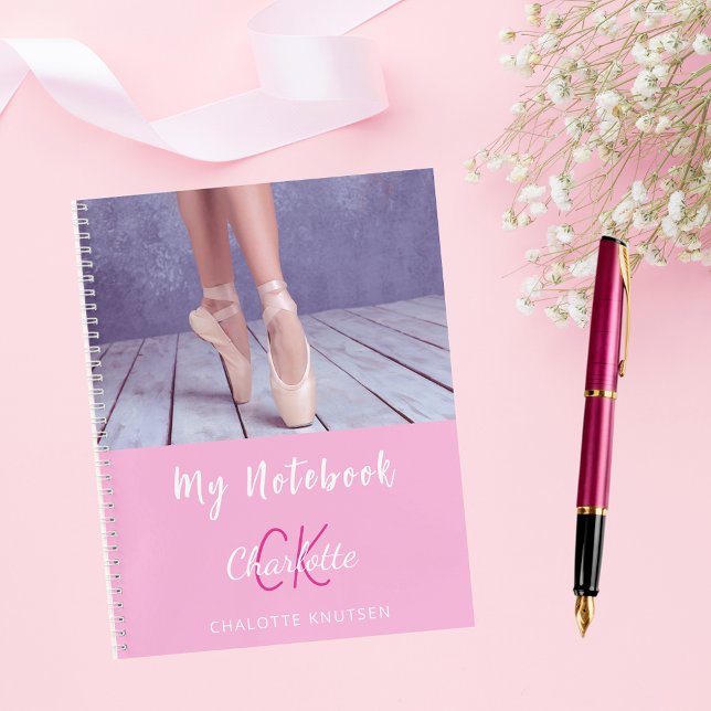 Foto Rosa weiße Monogramm Notizbuch (Von Creator hochgeladen)