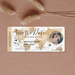 Foto Save the Date Boarding Pass Weltkarte Einladung<br><div class="desc">Destination Beach Wedding Boarding Pass Ticket Gold Flugzeug Save the Date mit Herz und Flugzeug Ikone mit tropischen Blätter. Foto hinzufügen</div>