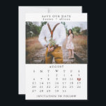 Foto Save the Date Kalender<br><div class="desc">Diese einfache Hochzeit speichern Sie das Datum Vorlage verfügt über ein sauberes,  modernes Design. Passen Sie es mit Ihren Informationen an und machen Sie es einzigartig! Klicken Sie zum Verschieben des Herzens auf Personalisieren > Nach unten scrollen > auf "Weiter anpassen".</div>