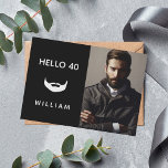 Foto Schwarz-weißer Bart Einladung<br><div class="desc">Schwarz-Weiß-Party Einladung zum 40. Geburtstag für Männer,  mit einem Vorbild eines Bartes. Mit dem Text: 40. Geburtstag! vorne. Vorlage für Ihr Foto. A Fügen Sie Ihre Ereignisdetails auf der Rückseite hinzu. Weiße Buchstaben,  schwarzer Hintergrund.</div>