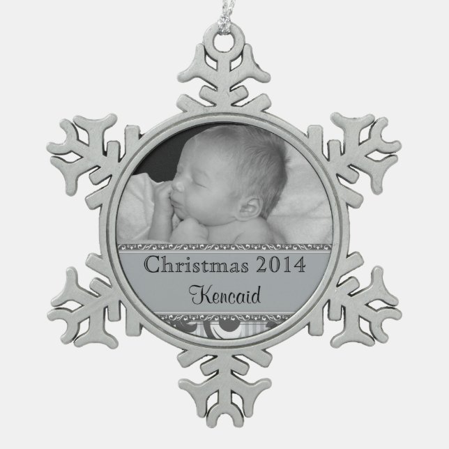 Foto-Silber des Babys erstes Weihnachts Schneeflocken Zinn-Ornament (Vorderseite)