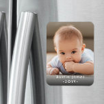 Foto & Simple White Text Unique Modern Keepsake Magnet<br><div class="desc">Feiern Sie die einfachen Familienfreuden mit einem benutzerdefinierten Foto-Magneten. Der gesamte Text ist für jeden Anlass leicht zu personalisieren. Das Design zeichnet sich durch eine moderne minimalistische Gestaltung, Vintage inspirierte Deko-Typografie und ein Lieblingsbild Ihrer Wahl aus. Diese Vorlage ist für ein Set geeignet, kann aber auch für ein Hochzeitspaar, Freunde,...</div>