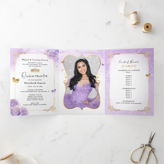 Foto Spanish Light Lila und Gold Quinceanera Dreifach Gefaltete Einladung (Innenseite)