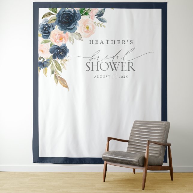 Foto-Stand für Navy Blue & Blush Floral Brautparty Wandteppich (Beispiel)