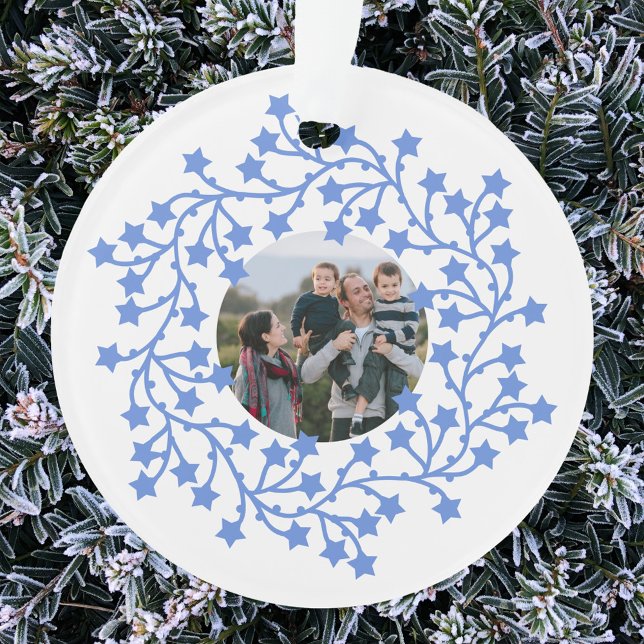 Foto Star Wreath Ornament (Modern Scandinavian star wreath garland personalized photo Christmas holiday ornament)