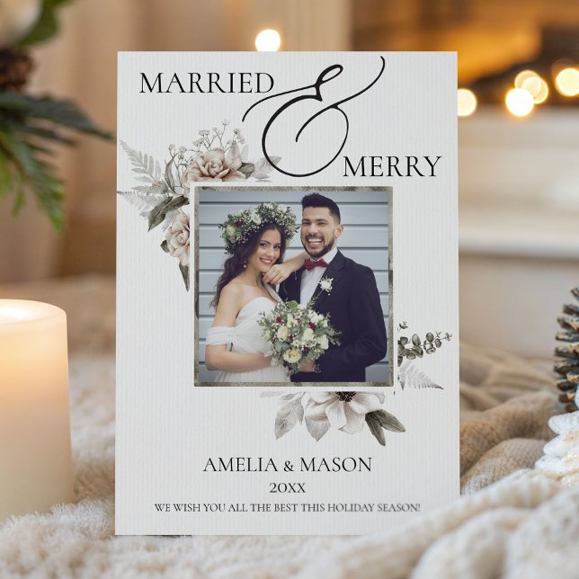 Foto Verheiratet & Wasserfarben Weihnachtskarte Einladung (Photo Married & Merry Floral Watercolor Christmas Card for Your First Christmas as a Married Couple!)