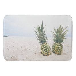 Foto von 2 Ananas am Strand Badematte