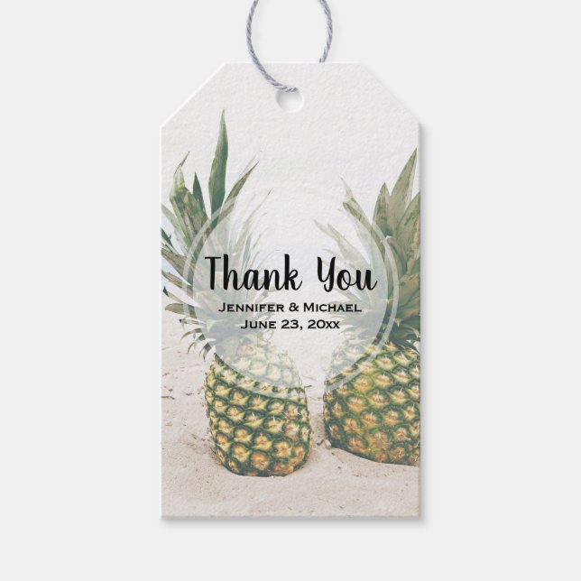 Foto von 2 Ananas auf einer Hochzeit am Strand Geschenkanhänger (Vorderseite)