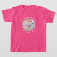 Foto von Adorable Puppy Dog mit scharf rosa Scarf