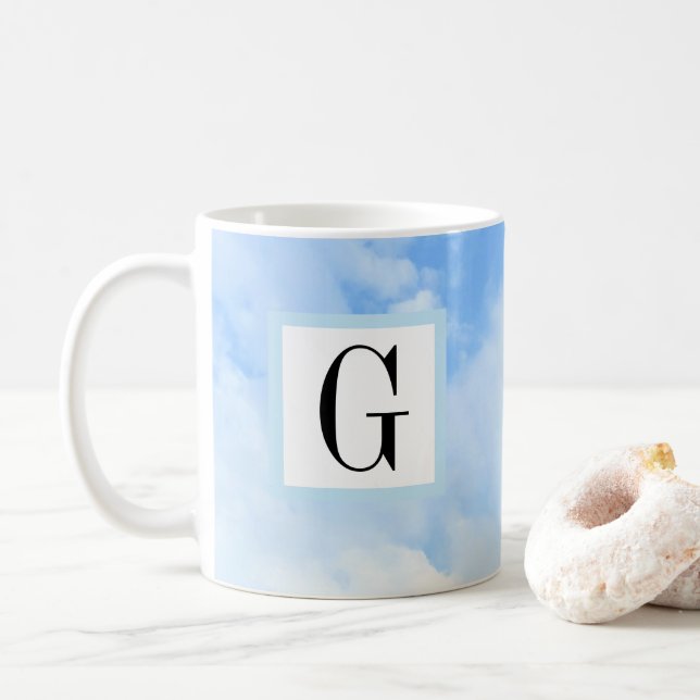 Foto von Blue Sky Eleganter Single Initial Kaffeetasse (Mit Donut)