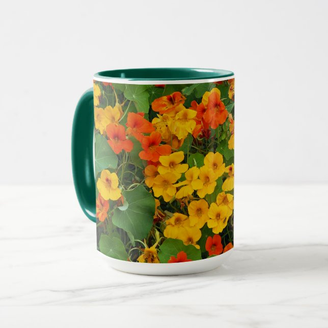 Foto von Blumengelb und Orangen Nasturtien Tasse (Vorderseite Links)