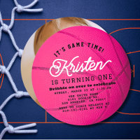 Foto von Mädchen mit rosa Basketball zum 1. Geburt