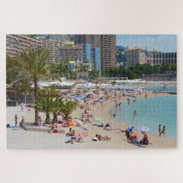 Foto von Menschen am Strand von Monte Carlo