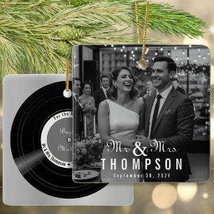 Foto von Mr. & Mrs. auf dem Albumcover einer Vinyl Keramikornament